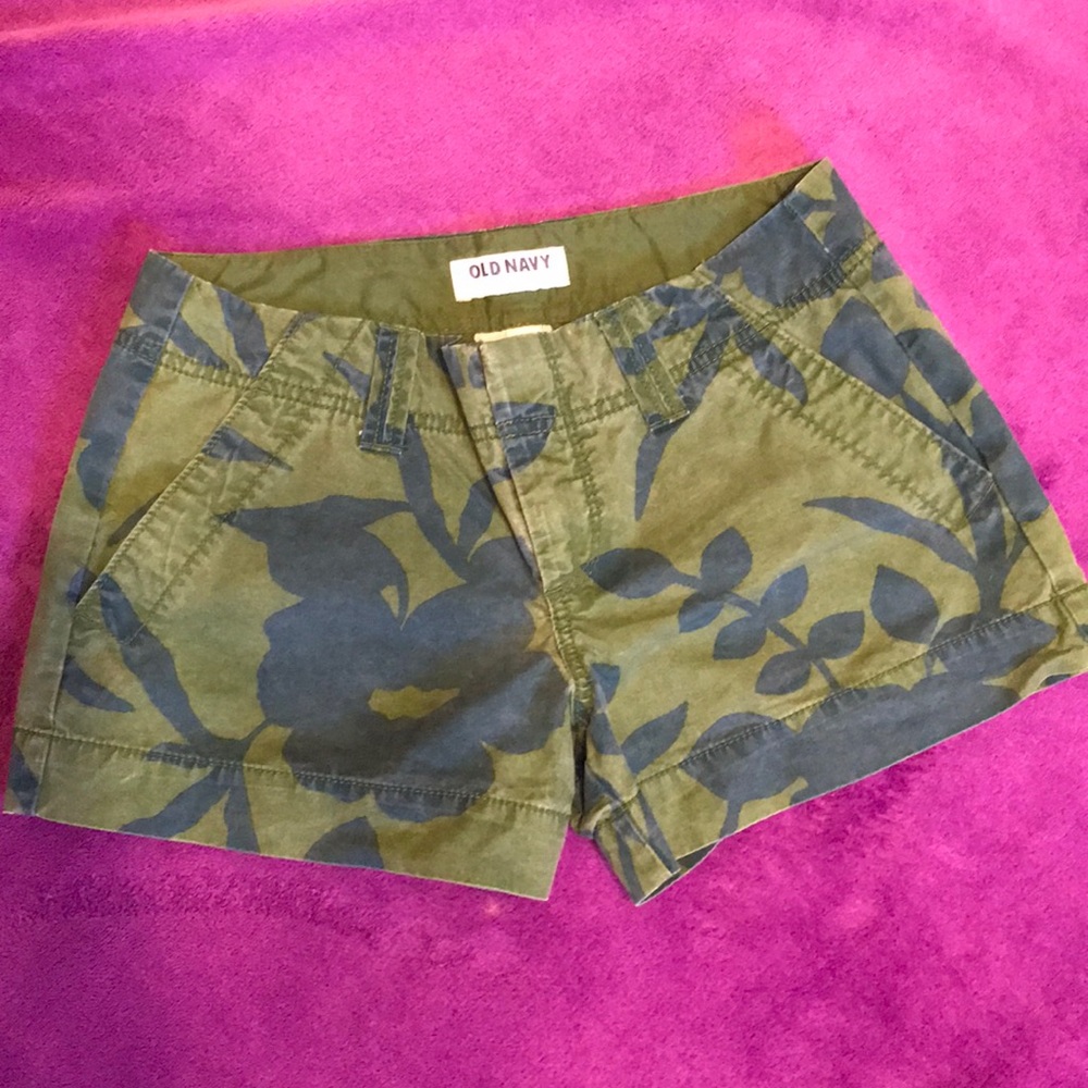 Old Navy pattern short shorts